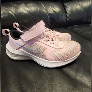 NIKE GIRLS SNEAKERS